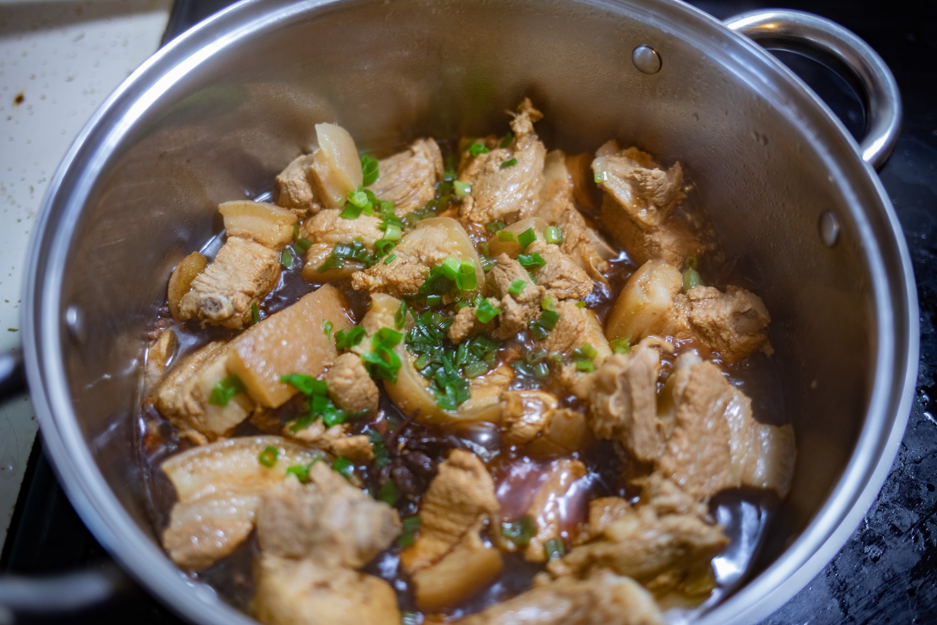 pentola spezzatino con carciofi