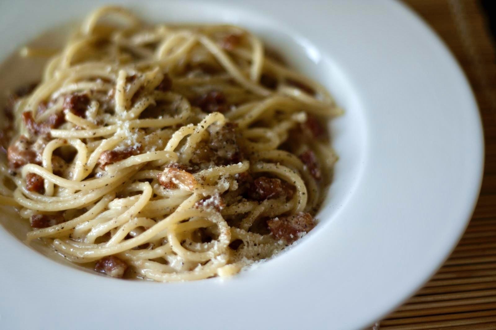 piatto di pasta alla gricia