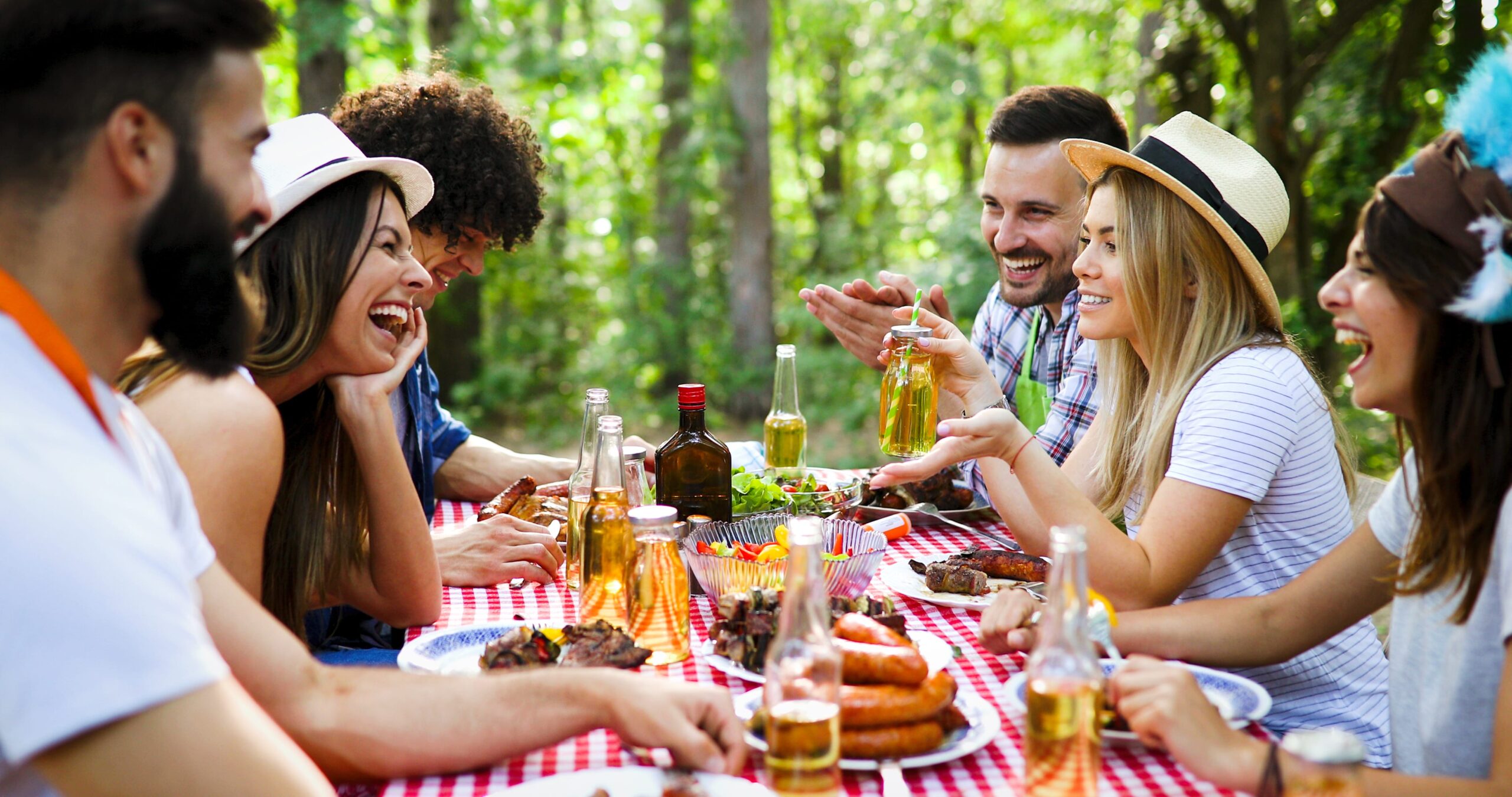 amici insieme a ferragosto