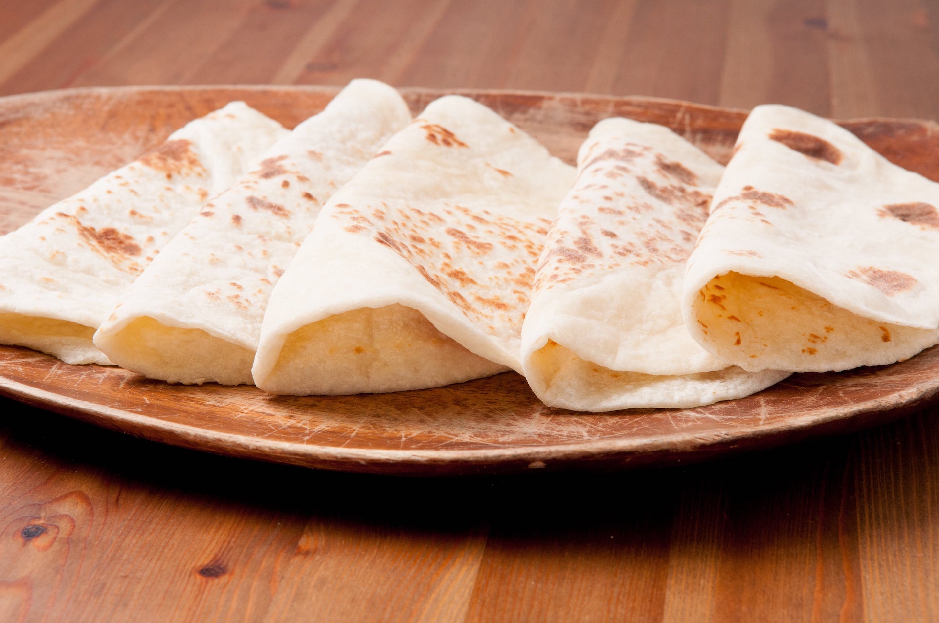 piadine vuote su un piatto