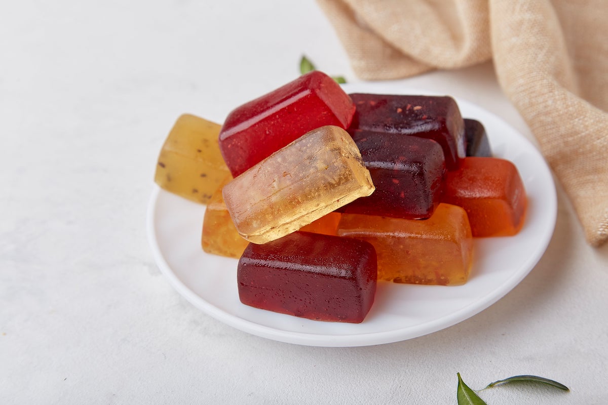 Piatto con gelatine di frutta per festa di compleanno